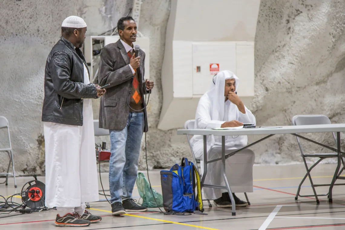 Muslim communities in Nord-Trøndelag invited all interested individuals to a dialogue meeting about Islam and peace, as well as the attitudes of young Muslims towards this topic. The event took place at Fjellhallen in Stjørdal on November 11, 2017. The opening remarks were given by Deputy Mayor Ole Sandvik and coordinator Yasin Ibrahim (from the distributed program). The meeting was an open discussion on radicalization and violent extremism, featuring presentations from imams from both Trondheim and Stjørdal, representatives from the police, and Carbon Fritidsklubb (as mentioned in newspaper coverage).